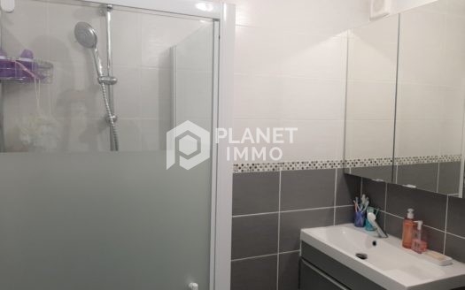 maison libre de 3 côtés